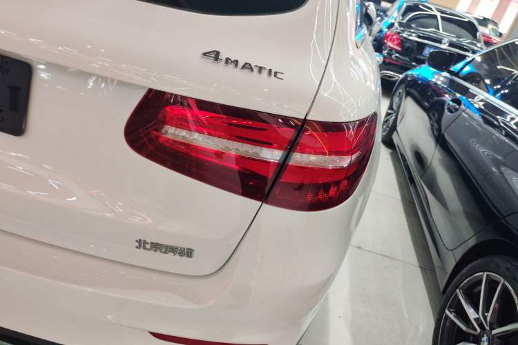 Used Mercedes-Benz GLC 2017 GLC 260 4MATIC Luxury Model Exterior 3