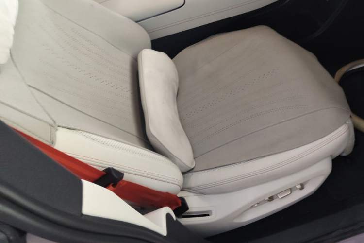 Used ONVO L60 2024 60 kWh Rear-Drive Version Right Front Seat