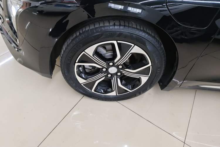 Used Hongqi E-QM5 2021 Charging Version Flagship Edition Left Front Wheel Hub