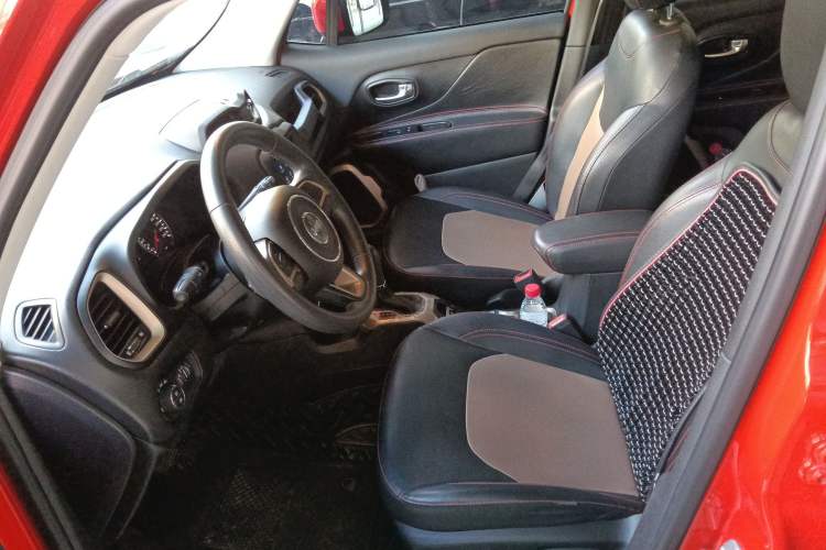 Used Jeep Renegade 2018 Connected Large Screen Version 180T Automatic High-Energy Edition Left Front Seat