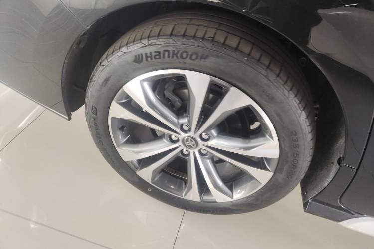 Used Toyota Granvia 2023 2.5L Hybrid Prestige PLUS Edition Right Rear Wheel Hub