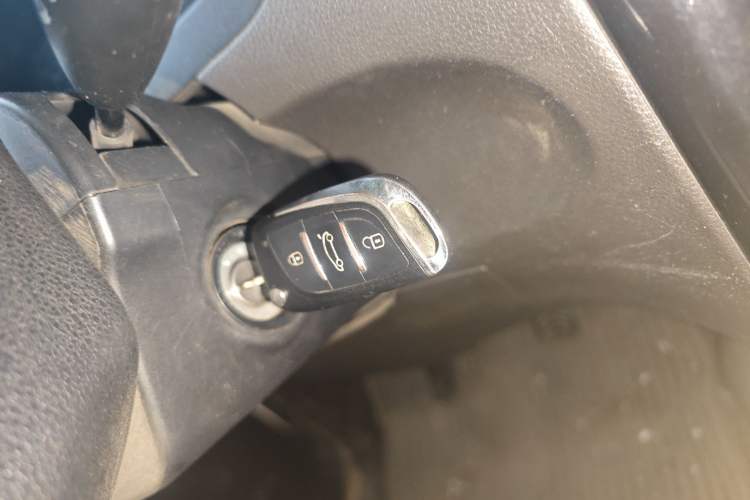 Used Wuling Rongguang V 2018 1.5L Standard Version Vehicle Key