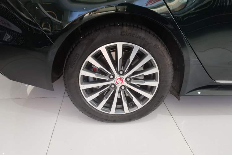 Used Jaguar XEL 2023 2.0T 200 PS R-DYNAMIC Youth Sports Edition Right Rear Wheel Hub