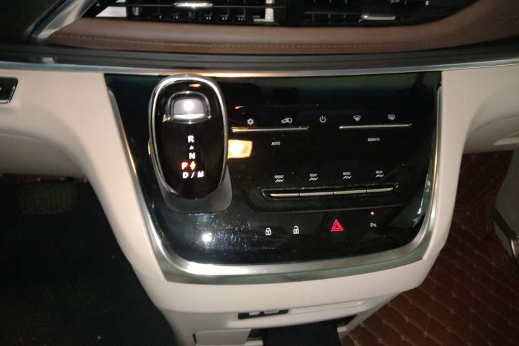 Used Buick GL8 2021 Land Cruiser Executive Class 652T Luxury Model
