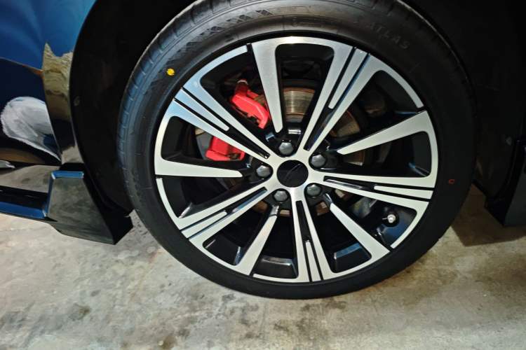 Used Geely Auto Preface 2025 Dongfang Yao 1.5TD Kunlun Edition Right Rear Wheel Hub