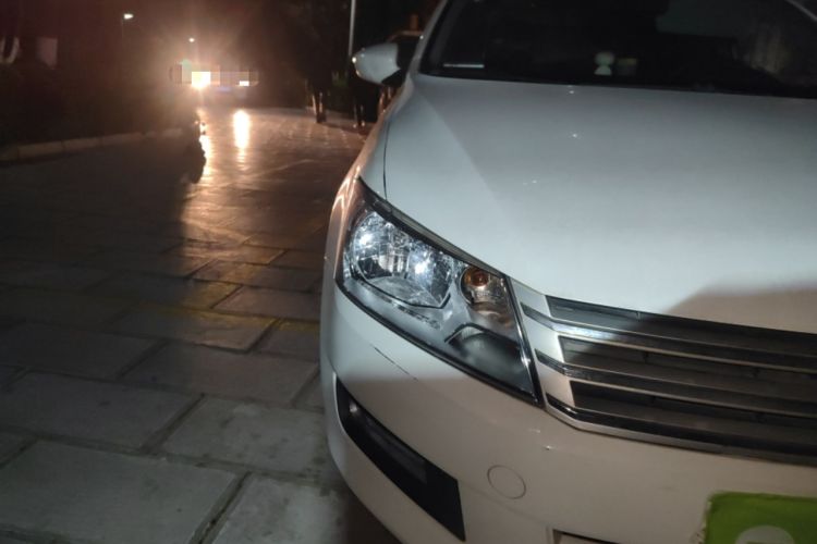 Used Volkswagen Santana 2015 1.6L Automatic Comfort Edition Right Front Headlight