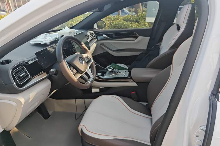 Used BYD Qin PLUS 2024 HONOR Edition DM-i 120KM Excellence Model