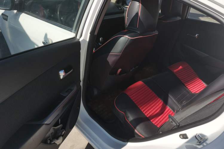 Used Kia K2 2015 Sedan 1.4L MT GLS
