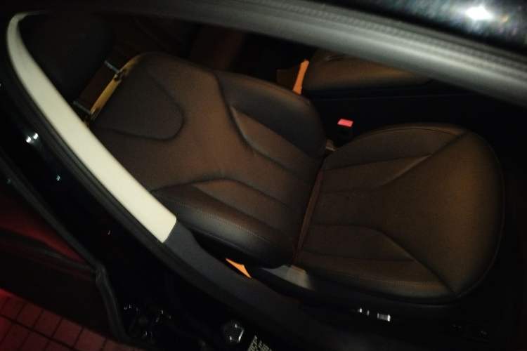 Used Hongqi E-QM5 2022 431 km Charge & Enjoy Edition Right Front Seat