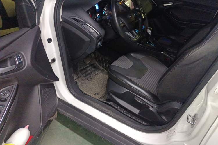 Used Ford Focus 2017 Sedan 1.6L Automatic Fashion Edition Smart Drive Version Driver Seat
