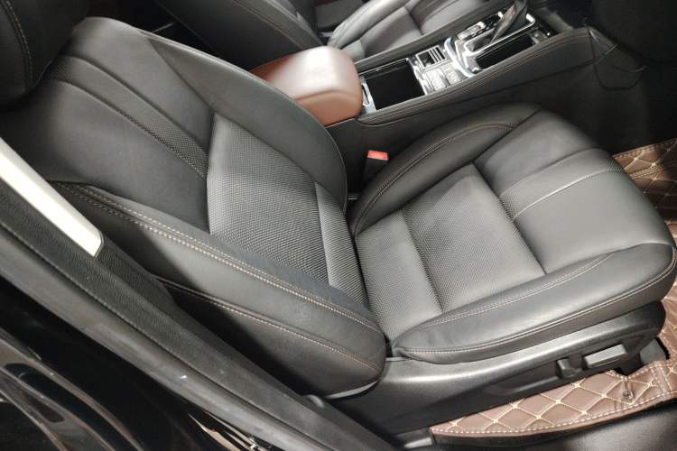 Used GAC Trumpchi GS8 2017 320T Two-Wheel Drive Luxury Smart Connectivity Version (7 Seats) Right Front Seat