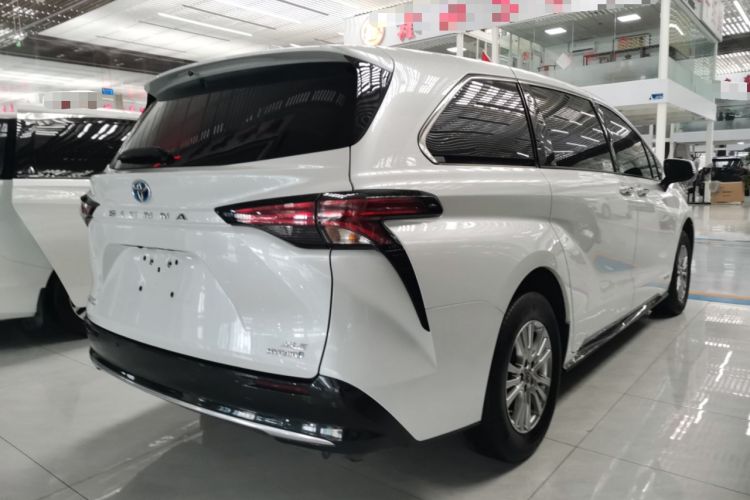 Used Toyota SIENNA 2021 2.5L Hybrid Luxury Edition Rear Right 45 Deg