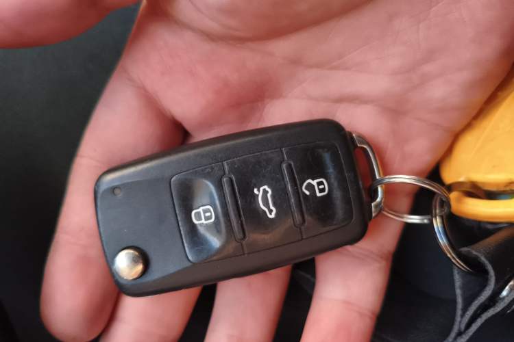 Used Volkswagen Sagitar 2012 1.6L Manual Comfort Model Vehicle Key