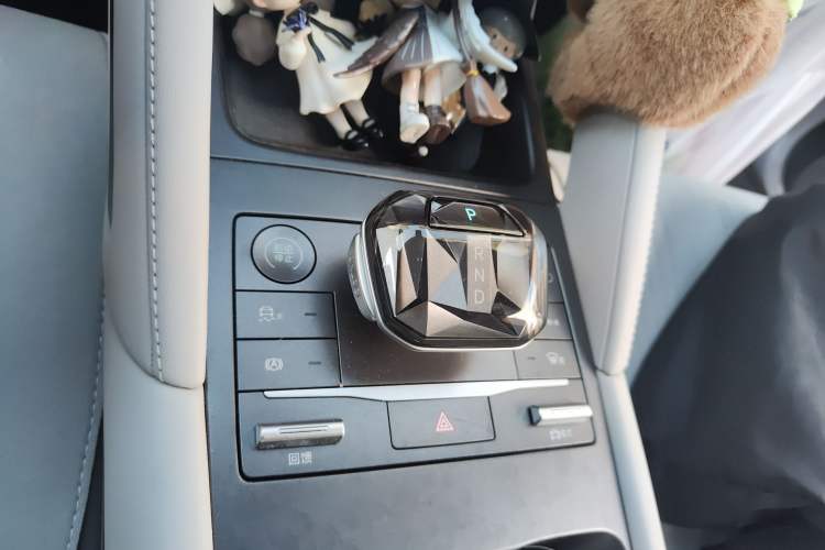Used BYD Yuan UP 2024 401KM Beyond Edition Gear Lever