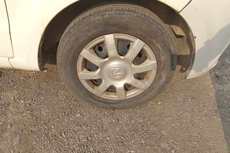 Used BAIC Weiwang M30 2015 1.5L Basic Version DAM15 Right Front Wheel Hub