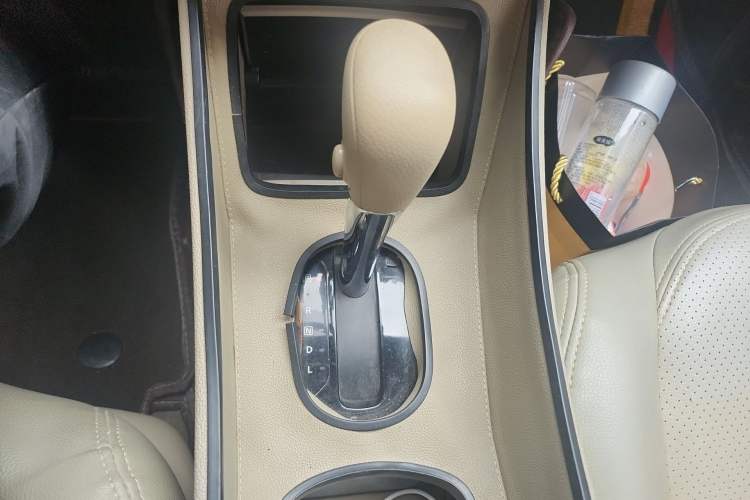 Used Nissan Sylphy 2019 Classic 1.6XE+ CVT SmartConnect Leading Edition Gear Lever