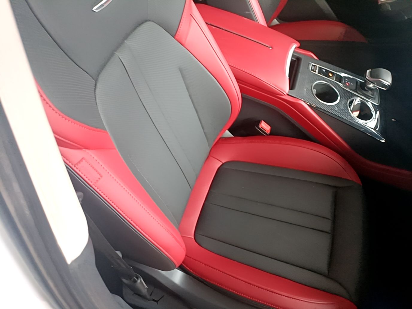 Hongqi HS3 2023 1.5T Two-Wheel Drive Shanwei Edition — снимка 19