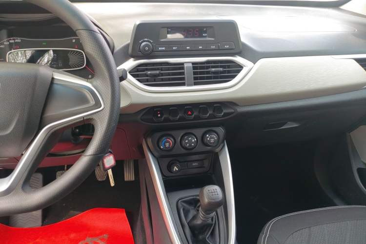 Used Baojun 510 2017 1.5L manual Comfort trim