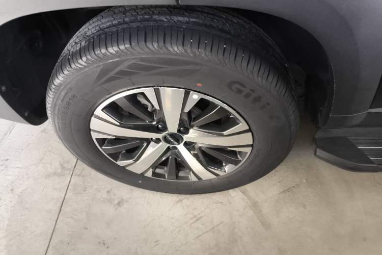 Used Haval DARGO 2022 1.5T DCT Two-Wheel Drive Labrador Edition Right Rear Wheel Hub