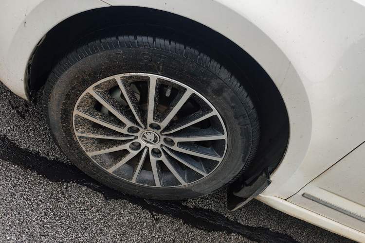 Used Skoda Octavia 2019 1.5L Automatic Smart Drive Luxury Edition China VI Standard Left Front Wheel Hub