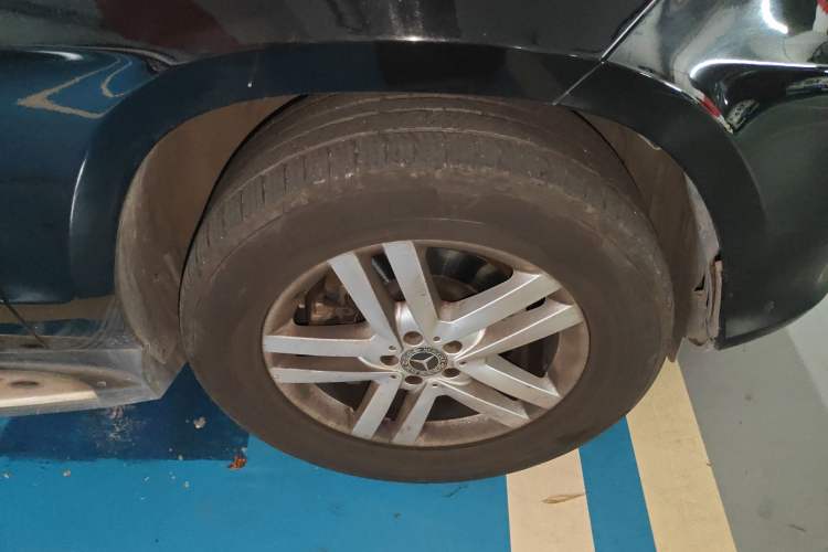 Used Mercedes-Benz GLS 2018 Facelift GLS 320 4MATIC Right Front Wheel Hub