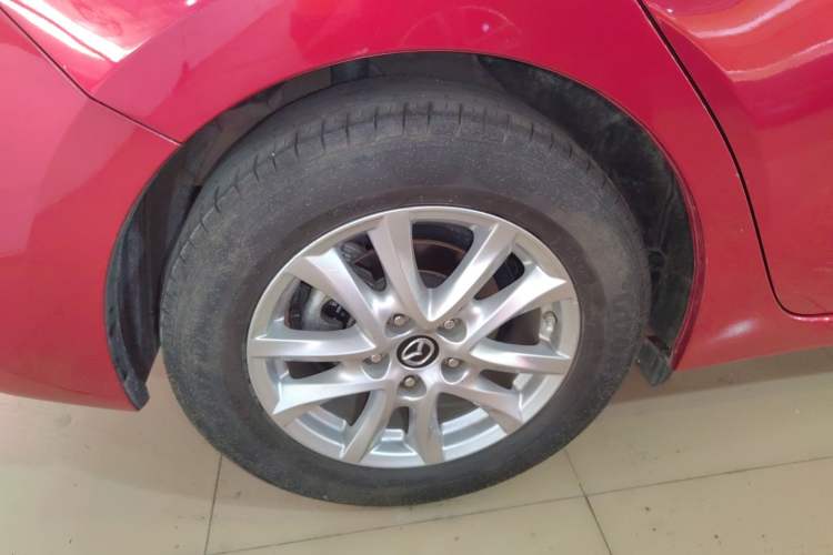 Used Mazda 3 Axela 2017 Sedan 1.5L Automatic Luxury Model Emission Standard China V Right Rear Wheel Hub