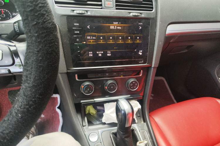 Used Volkswagen Golf 2020 Zhiai Edition 200TSI DSG Comfortable & Ambitious Version Audio And AC Panel