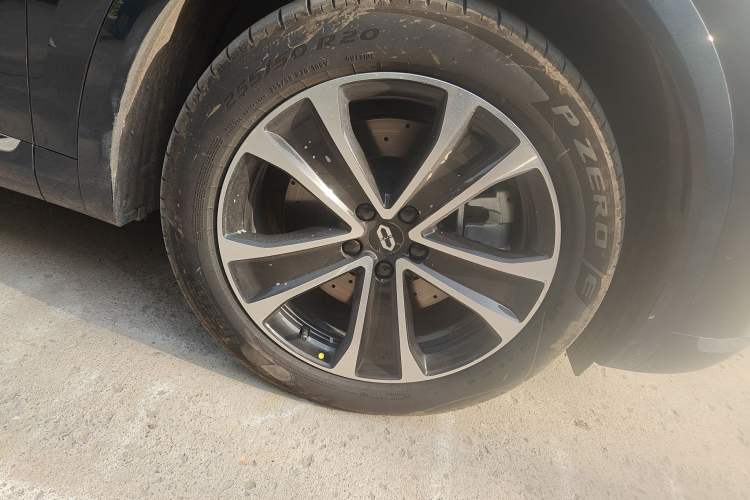 Used Hima AITO M7 2026 Model Range-Extending Max All-Wheel Drive 5-Seater Version Right Front Wheel Hub