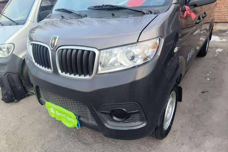 Used Jinbei Hiace X30 2023 1.5L Super-Comfortable Passenger Van 5/6/7-Seater Non-Air-Conditioned Version Model SWC15M