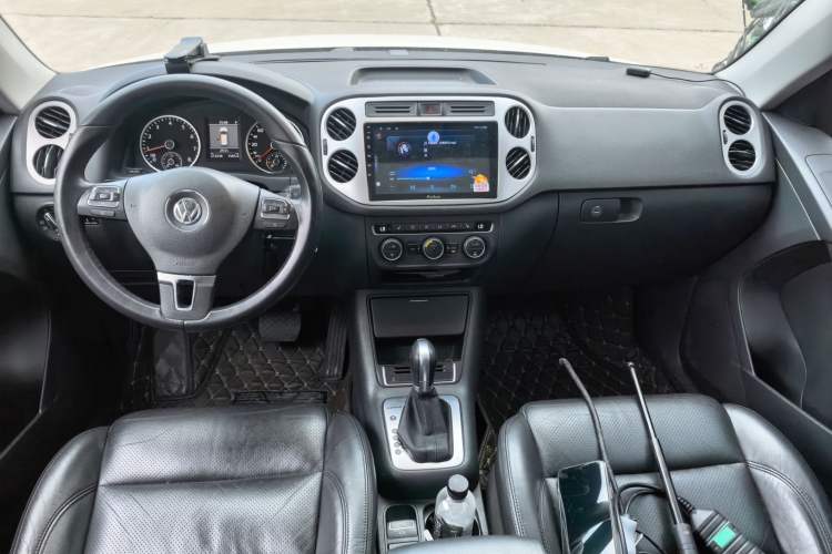 Used Volkswagen Tiguan 2013 1.8 TSI Automatic All-Wheel Drive Luxury Model Center Console