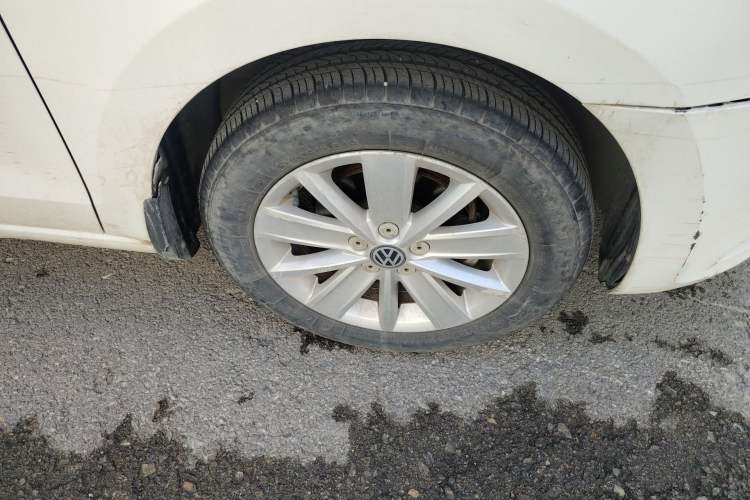 Used Volkswagen Jetta 2013 1.6L Manual Comfort Model Right Front Wheel Hub