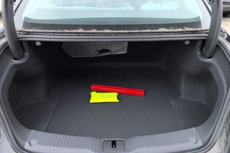 Used Hongqi H5 2025 1.5T DCT Qiyun 500 000th Unit Commemorative Edition Trunk