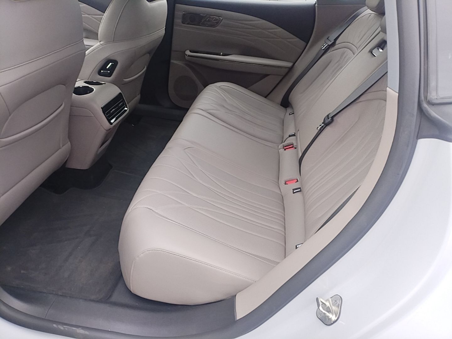 Geely Galaxy 8 2025 130km EM-i Deluxe Edition — снимка 20