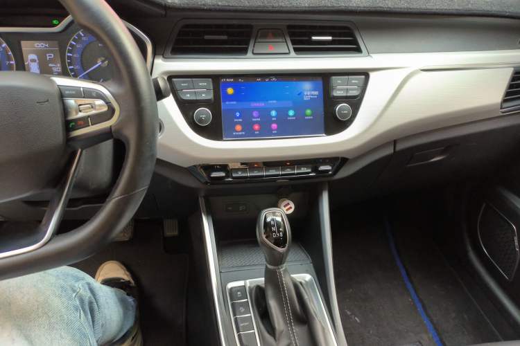 Used Geely Auto Vision X3 2019 Upgraded Model 1.5L CVT Elite Version Audio And AC Panel