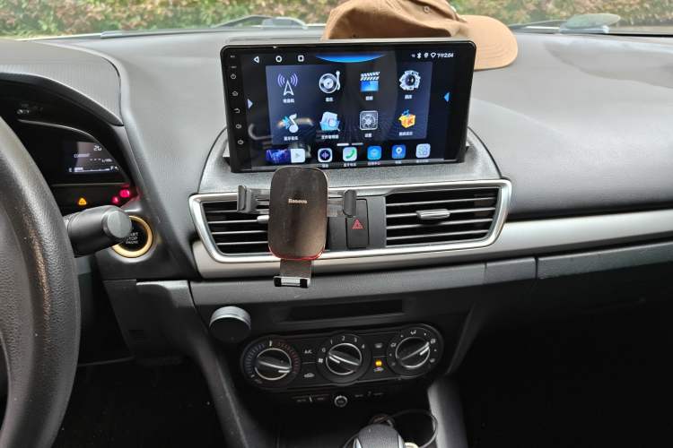 Used Mazda 3 Axela 2016 Sedan 1.5L Automatic Comfort Model