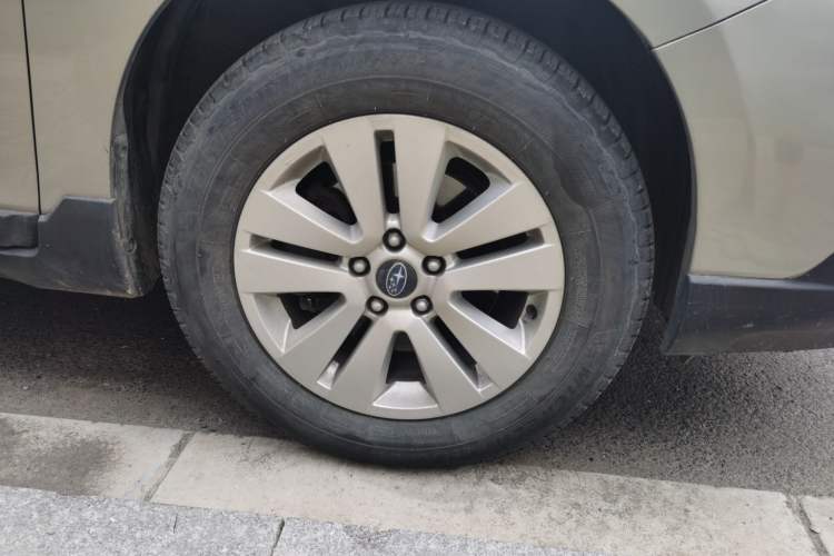 Used Subaru Outback 2016 2.5i Luxury Navigation Edition Right Front Wheel Hub