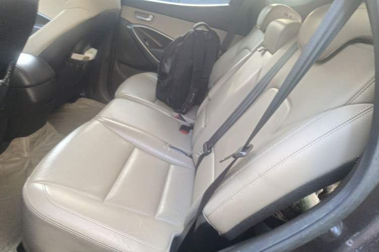 Used Hyundai Santa Fe Classic 2013 Facelift 3.0L 4x4 Comfort Edition with Navigation Euro IV compliant Left Rear Seat