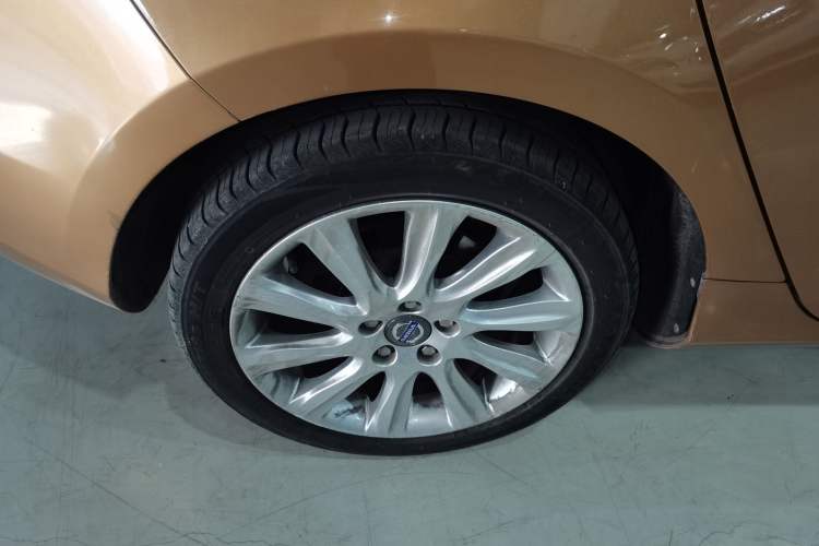 Used Volvo V40 2013 2.0T Zhiyi Edition
