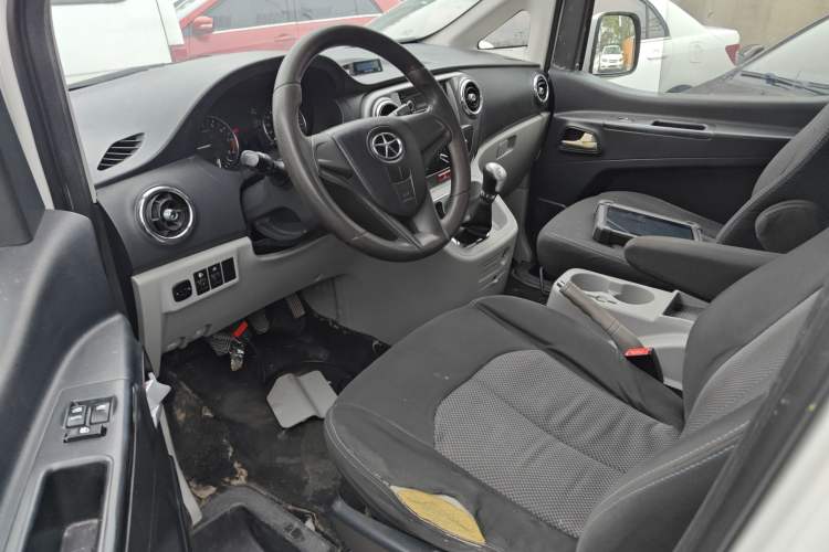 Used JAC Refine M3 2015 Maker Edition 1.6L Luxury Smart Version Left Front Seat