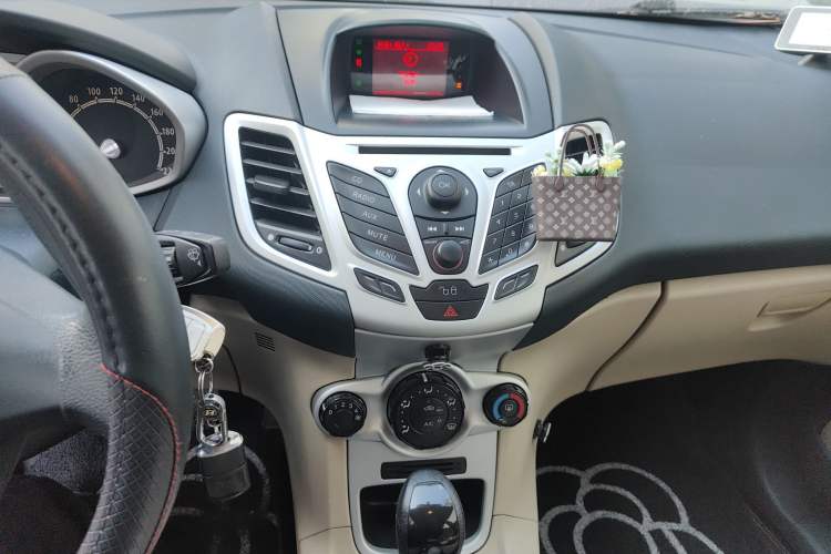 Used Ford Fiesta 2011 Hatchback 1.5L Automatic Fashion Edition
