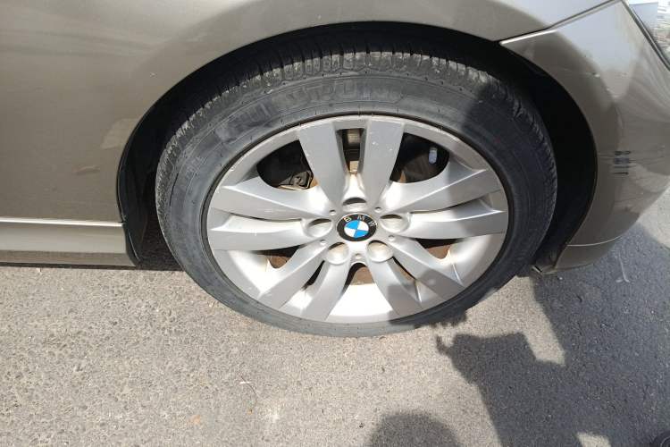 Used BMW 3 Series 2010 320i Luxury Model Right Front Wheel Hub