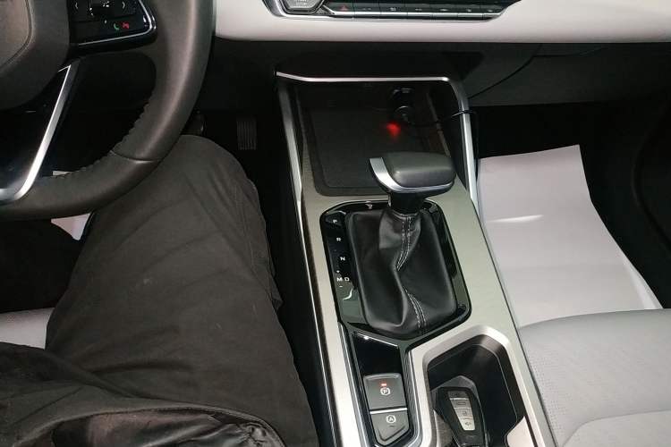 Used Geely Auto Emgrand 2022 4th Generation 1.5L CVT Flagship Model Gear Lever