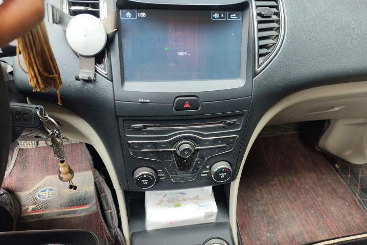 Used Bestune B50 2013 1.6L manual Comfort trim level Audio And AC Panel