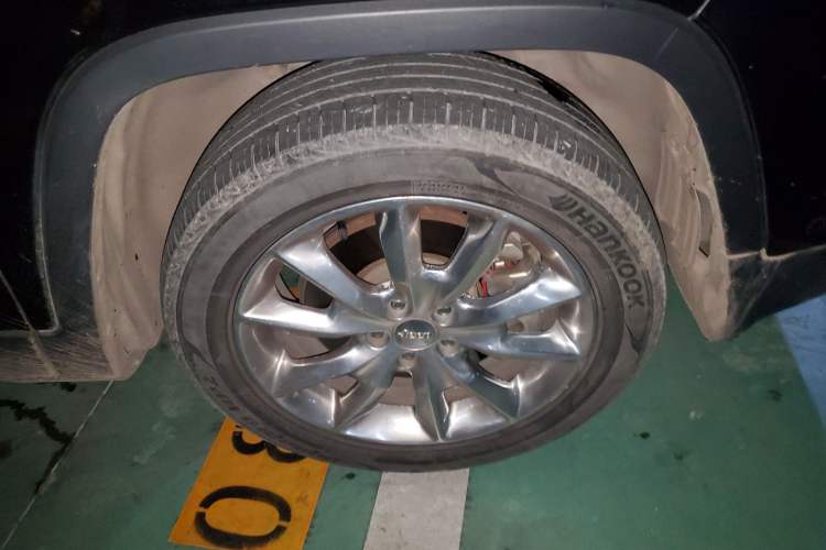 Used Jeep Cherokee 2014 2.4L Luxury Edition Right Front Wheel Hub