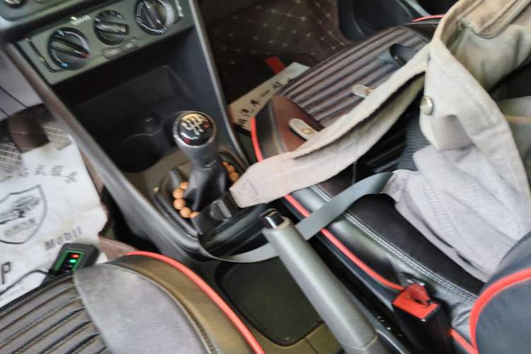 Used Volkswagen Polo 2016 1.4L Manual Fashion Model Gear Lever