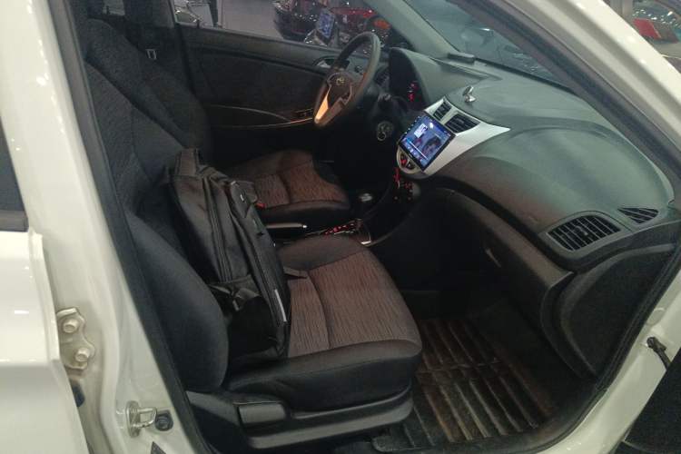 Used Hyundai Verna Ray 2014 1.4L Automatic GLX
