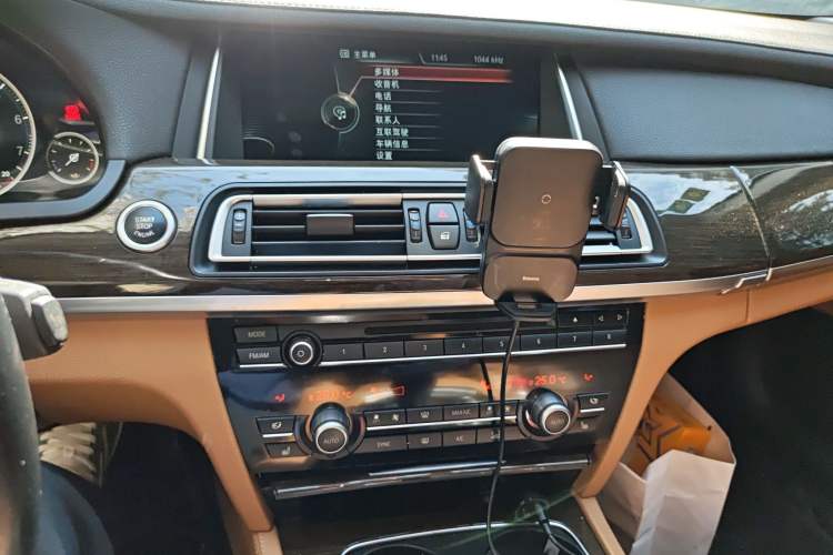 Used BMW 7 Series 2014 730Li Premium Edition Audio And AC Panel