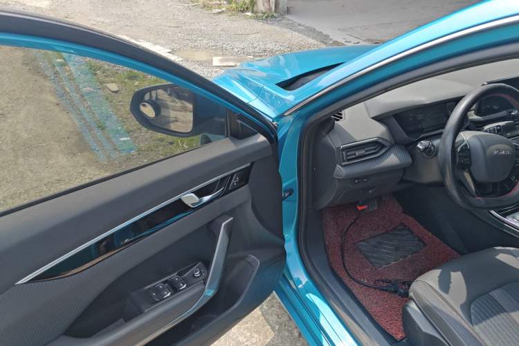 Used Dongfeng Aeolus Yixuan 2020 230T Automatic Dazzle Track Edition Driver Seat