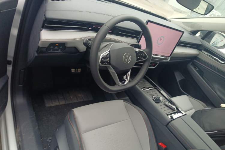 Used Volkswagen ID.7 VIZZION 2024 AIR model Center Console