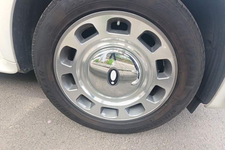 Used ORA Ballet Cat 2023 401 km Luxury Version Right Front Wheel Hub